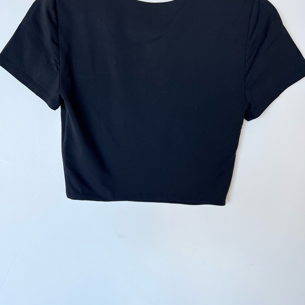 Babaton Contour Crew Cropped T-Shirt - Picture 7 of 8